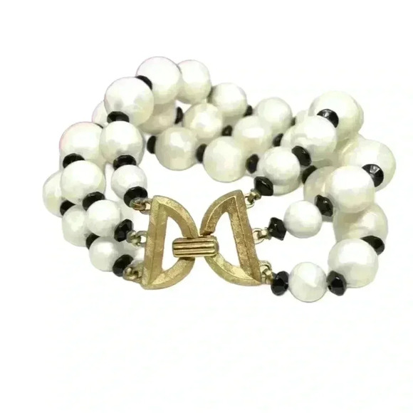 Vintage Jewelry - VINTAGE⚜️RARE TRIFARI CROWN Pearlescent Acrylic Beaded Bracelet